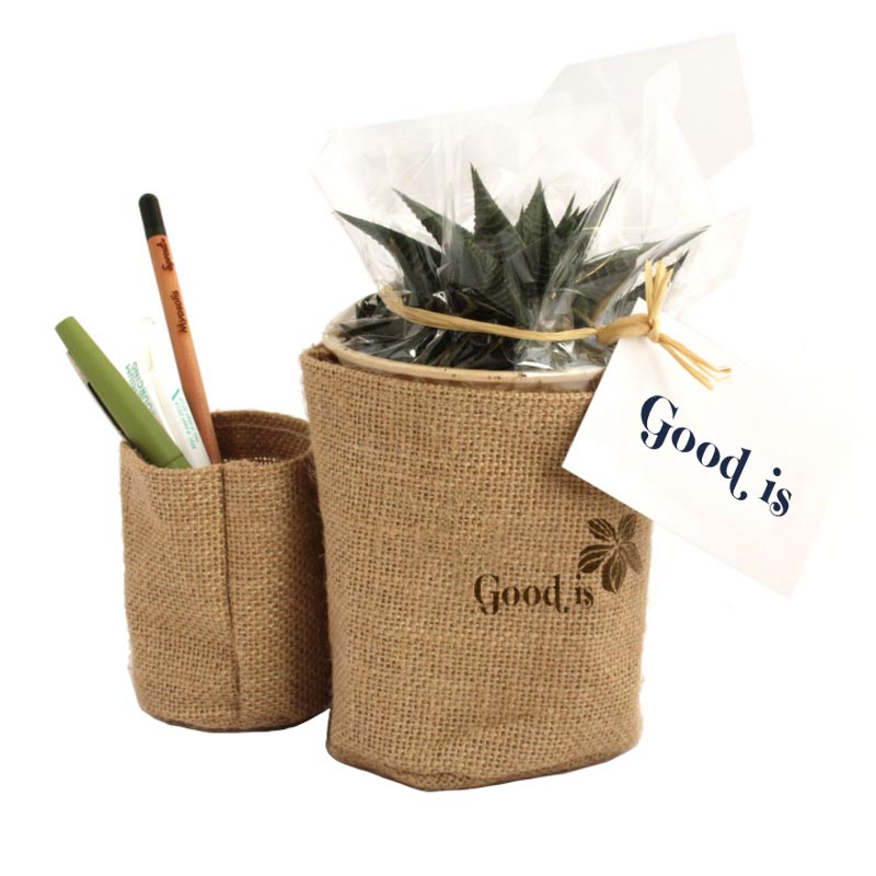 Plante dépolluante publicitaire en pot en toile de jute et pot à crayons
