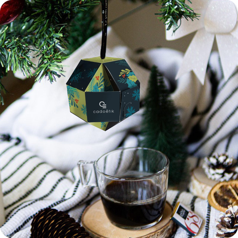 Boule de Noël carrés de chocolat 5 saveurs 5 g en carton certifié_00