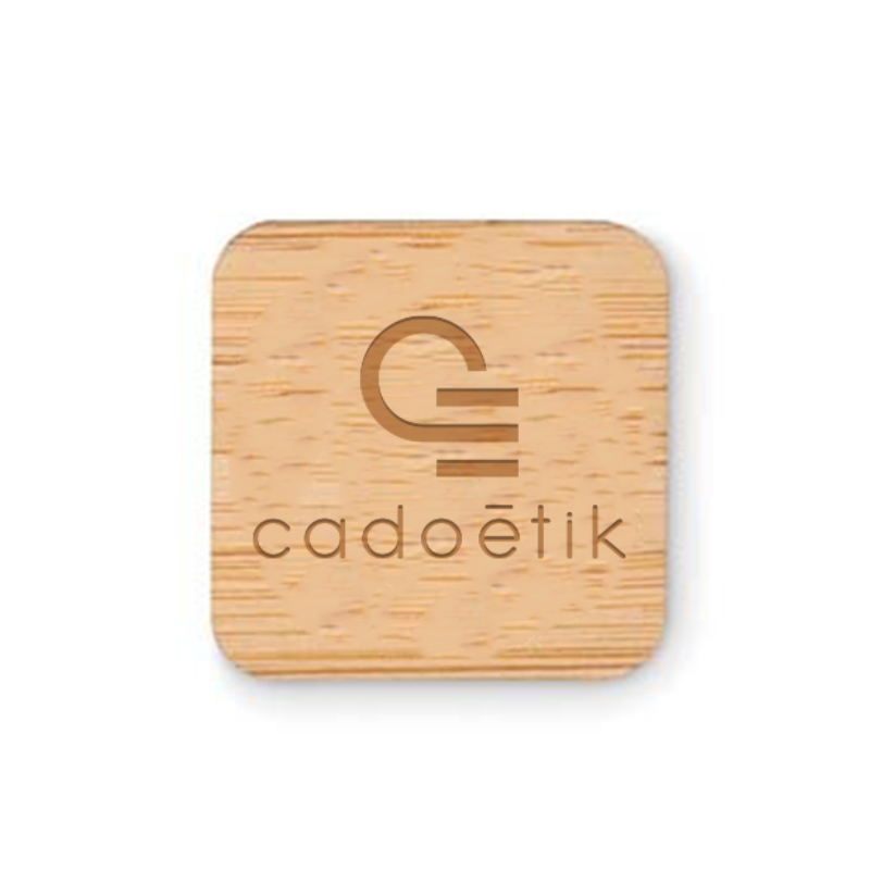 Badge sur-mesure en bambou carré Spillo_1