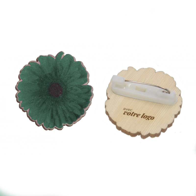 Badge pin's en bois à la forme Écopin_02